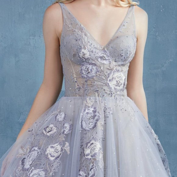 A DRAMATIC V-NECK TULLE BALLGOWN BEADED LACE 0893 - Picture 3 of 9